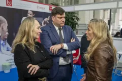 Directivos-de-la-Camara-de-Comercio-de-Madrid-junto-a-la-Consejera-Rocio-Albert