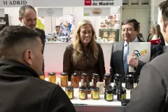 La-Consejera-de-Economia-Hacienda-y-Empleo-visito-el-espacio-AGROIMEX