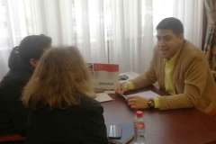 Cataldo-Piraulli-de-Quabbala-Abogados-y-Economistas-atendio-las-consultas-de-Singapur-y-Reino-Unido-en-IMEX-Cantabria-2025