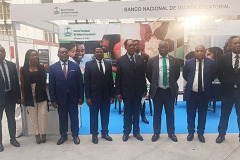 El-ministro-de-Comercio-y-Pymes-de-Guinea-Ecuatorial-visita-el-stan-de-Bange-en-IMEX-Madrid-2022