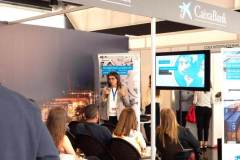 Conferencia-de-Leila-Smaili-sobre-el-mercado-argelino-en-el-stand-de-CaixaBank
