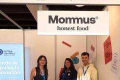 Mommus-Foods-en-su-stand