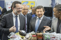 4.-Fernández-Lasquetty-Amadeu-Nunes-Jaime-Ussía-y-Paula-Lisboa-en-el-stand-de-Angola-en-IMEX-Madrid-2023