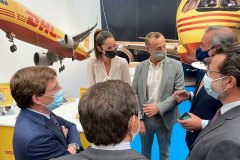 Nuno-Martins-director-Marketing-en-DHL-Express-con-la-comitiva-inaugural-de-IMEX-Madrid-2022