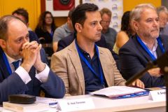 El-rector-de-la-UMH-Juan-Jose-Ruiz-junto-a-Sergio-Roman-PCUMH-y-Jose-Terreros-IMEX