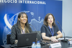 3.-Claudia-Nunes-Santos-director-international-corporations-en-Auxadi-y-Almudena-Sanchez-García-Lomas-head-of-Tax-en-Auxadi