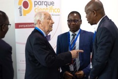 Inocencio-Arias-conversando-con-el-embajador-de-Costa-de-Marfil