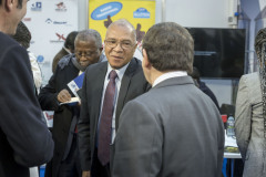 4.-Amadeu-Nunes-Secretario-de-Estado-de-Comercio-de-Angola-recibiendo-en-el-stand-de-Angola-a-Jaime-Ussía-presidente-de-IMEX-