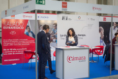 4.-La-Cámara-de-Comercio-de-Madrid-atendió-las-consultas-en-su-stand.-IMEX-2023