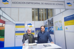 4.-Rafael-Cámara-al-frente-de-la-Asociación-Empresarial-de-Amigos-de-Ucrania-con-su-stand-en-IMEX-madrid-2023