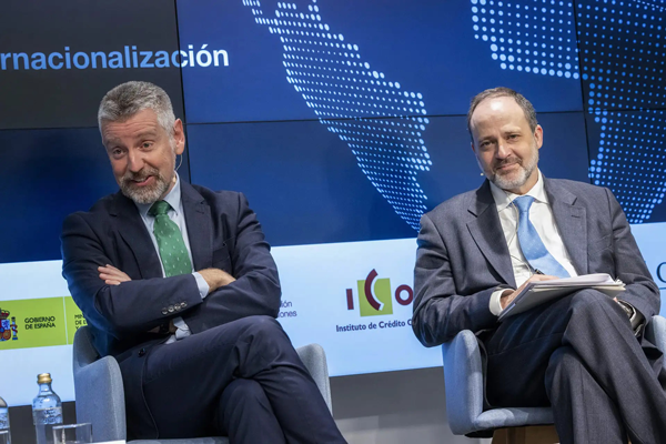 Fernando-Salazar,-presidente-de-Cesce-y-José-Terreros,-director-de-IMEX